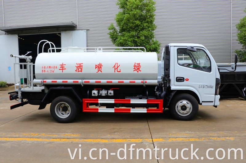 Dongfeng Dollicar D6 140hp 4x2 Sprinkler Truck